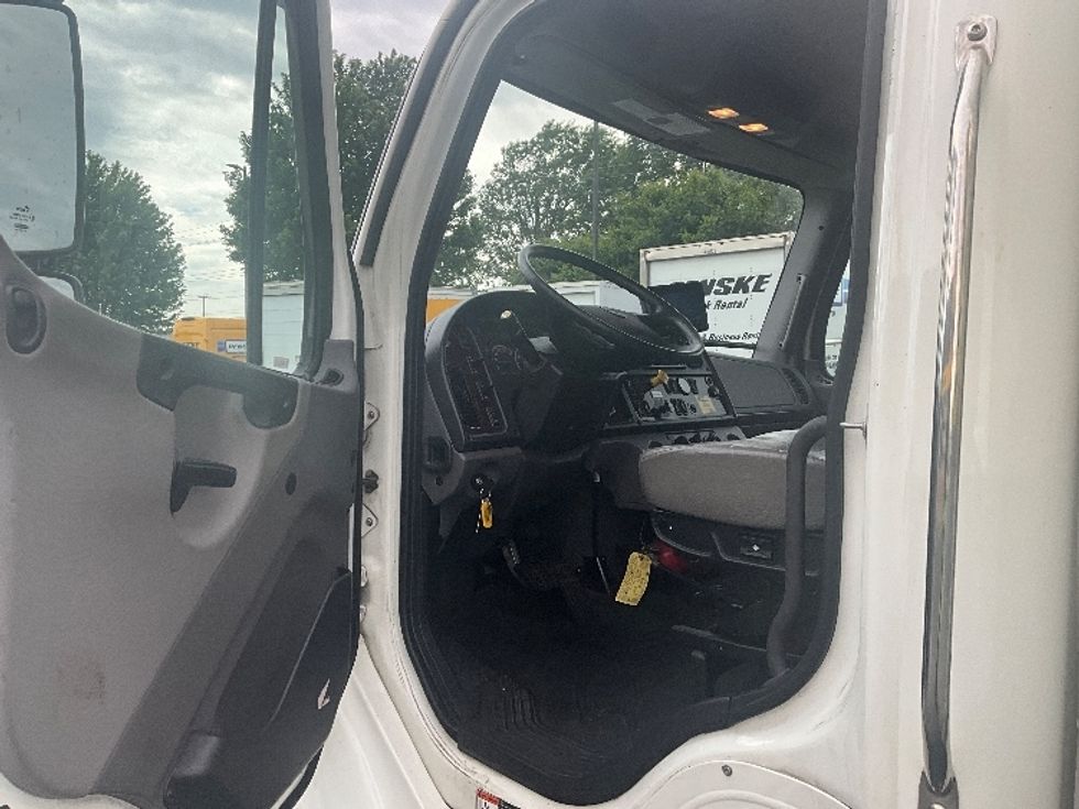 Medium Duty Box Truck-Light and Medium Duty Trucks-Freightliner-2021-M2-Springfield-MO-200,096\n\t\tmiles-$ 47,000 - Image 15