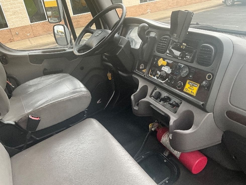 Medium Duty Box Truck-Light and Medium Duty Trucks-Freightliner-2021-M2-Springfield-MO-200,096\n\t\tmiles-$ 47,000 - Image 21
