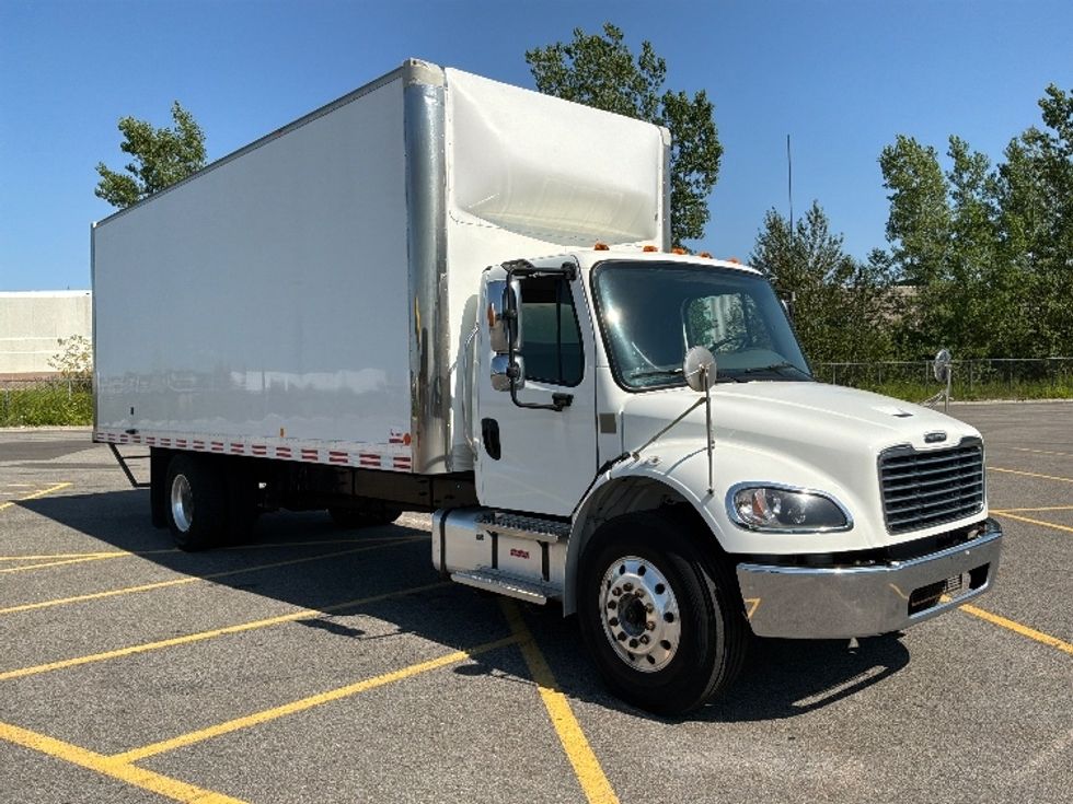 Medium Duty Box Truck-Light and Medium Duty Trucks-Freightliner-2021-M2-Ste-Foy-PQ-277,643\n\t\tkm-$ 57,250 - Image 1