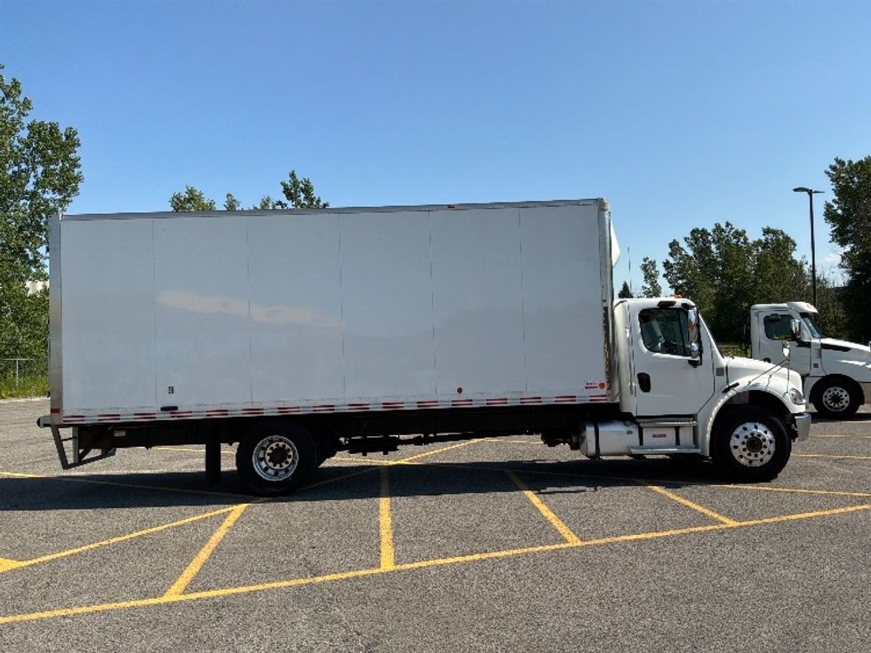 Medium Duty Box Truck-Light and Medium Duty Trucks-Freightliner-2021-M2-Ste-Foy-PQ-277,643\n\t\tkm-$ 57,250 - Image 14