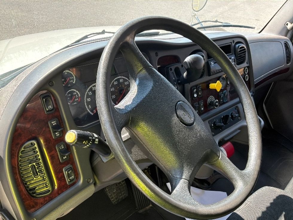 Medium Duty Box Truck-Light and Medium Duty Trucks-Freightliner-2021-M2-Ste-Foy-PQ-277,643\n\t\tkm-$ 57,250 - Image 16
