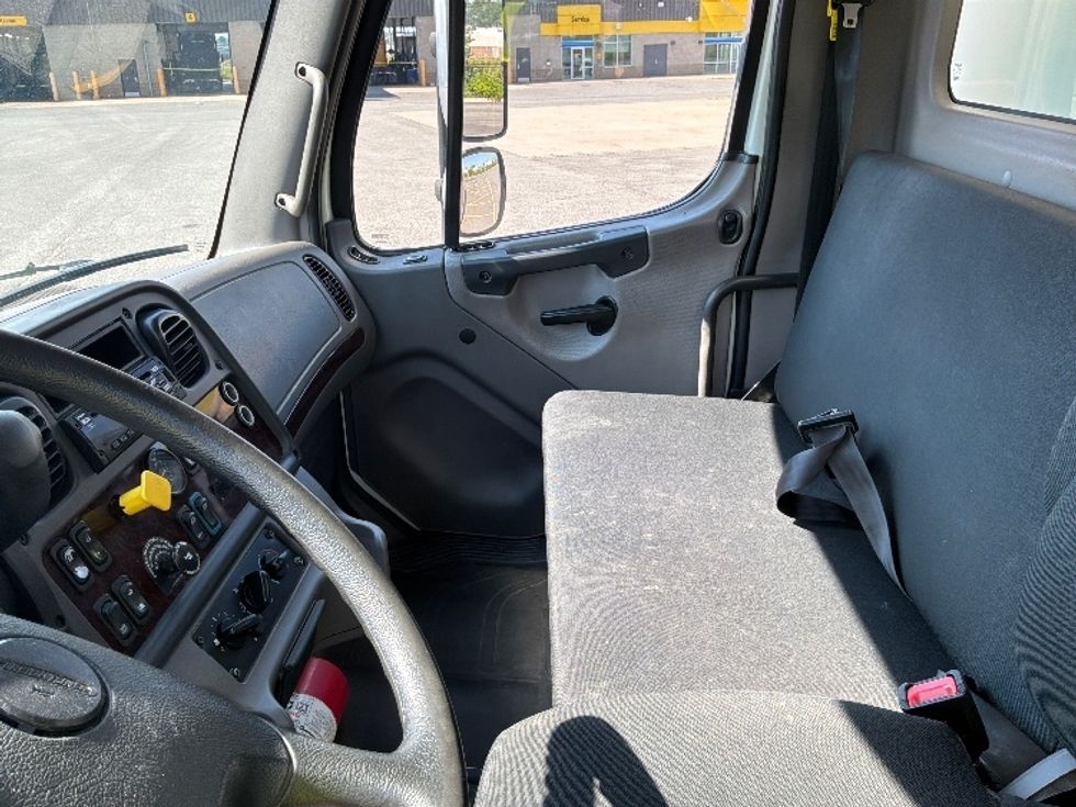 Medium Duty Box Truck-Light and Medium Duty Trucks-Freightliner-2021-M2-Ste-Foy-PQ-277,643\n\t\tkm-$ 57,250 - Image 18