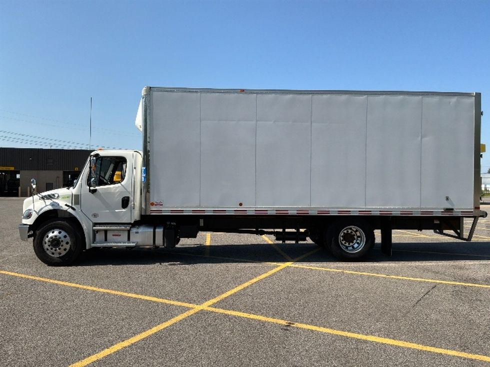 Medium Duty Box Truck-Light and Medium Duty Trucks-Freightliner-2021-M2-Ste-Foy-PQ-277,643\n\t\tkm-$ 57,250 - Image 4
