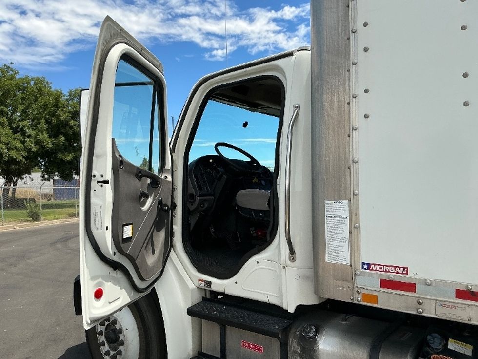 Medium Duty Box Truck-Light and Medium Duty Trucks-Freightliner-2021-M2-Stockton-CA-439,999\n\t\tmiles-$ 24,750 - Image 16
