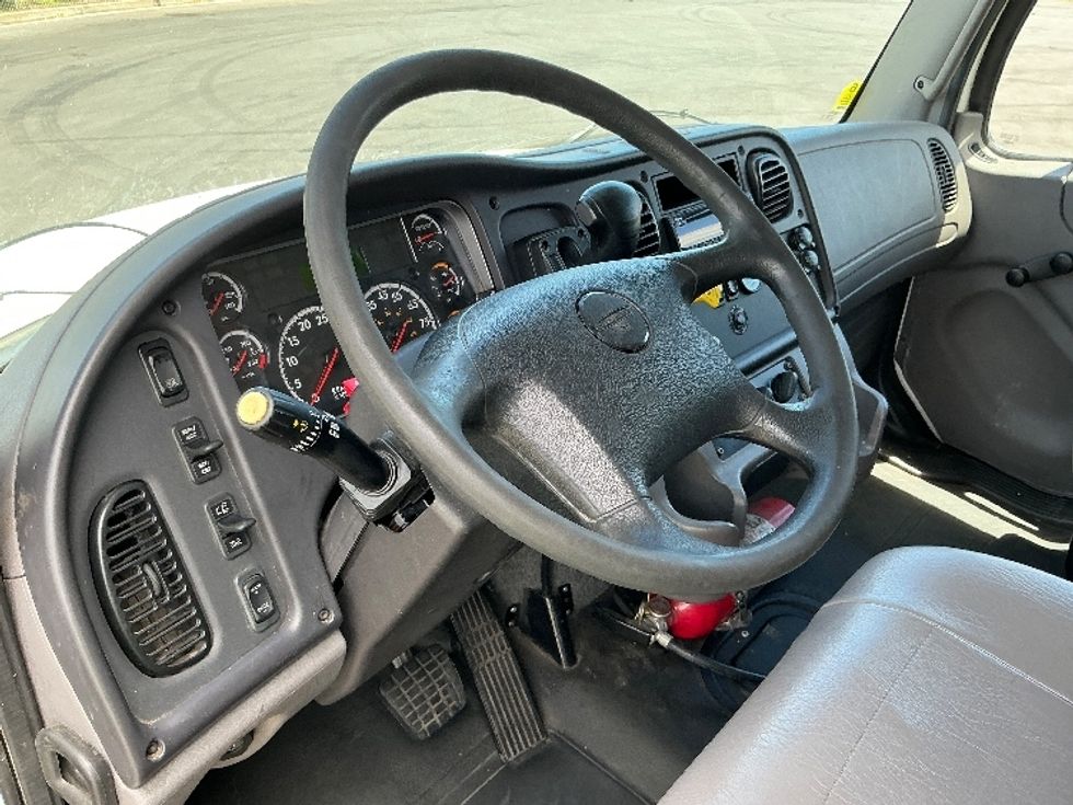 Medium Duty Box Truck-Light and Medium Duty Trucks-Freightliner-2021-M2-Stockton-CA-439,999\n\t\tmiles-$ 24,750 - Image 17