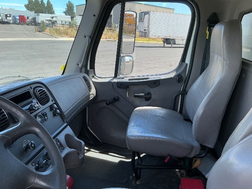 Medium Duty Box Truck-Light and Medium Duty Trucks-Freightliner-2021-M2-Stockton-CA-439,999\n\t\tmiles-$ 24,750 - Image 19
