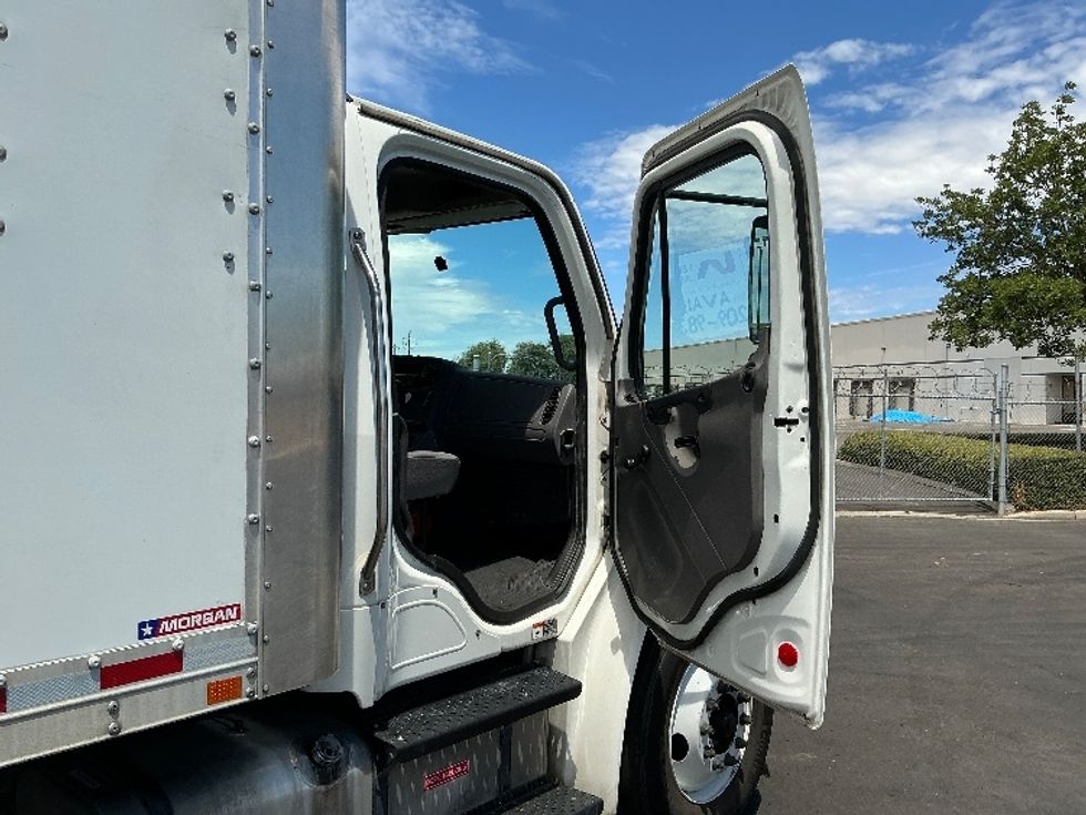 Medium Duty Box Truck-Light and Medium Duty Trucks-Freightliner-2021-M2-Stockton-CA-439,999\n\t\tmiles-$ 24,750 - Image 20
