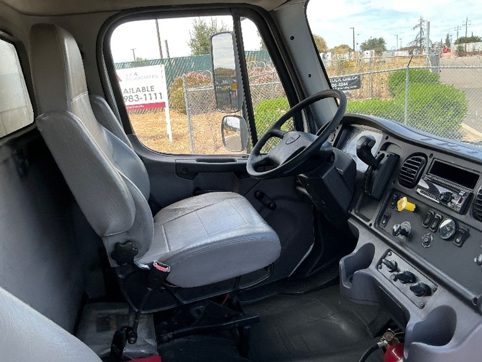 Medium Duty Box Truck-Light and Medium Duty Trucks-Freightliner-2021-M2-Stockton-CA-439,999\n\t\tmiles-$ 24,750 - Image 22