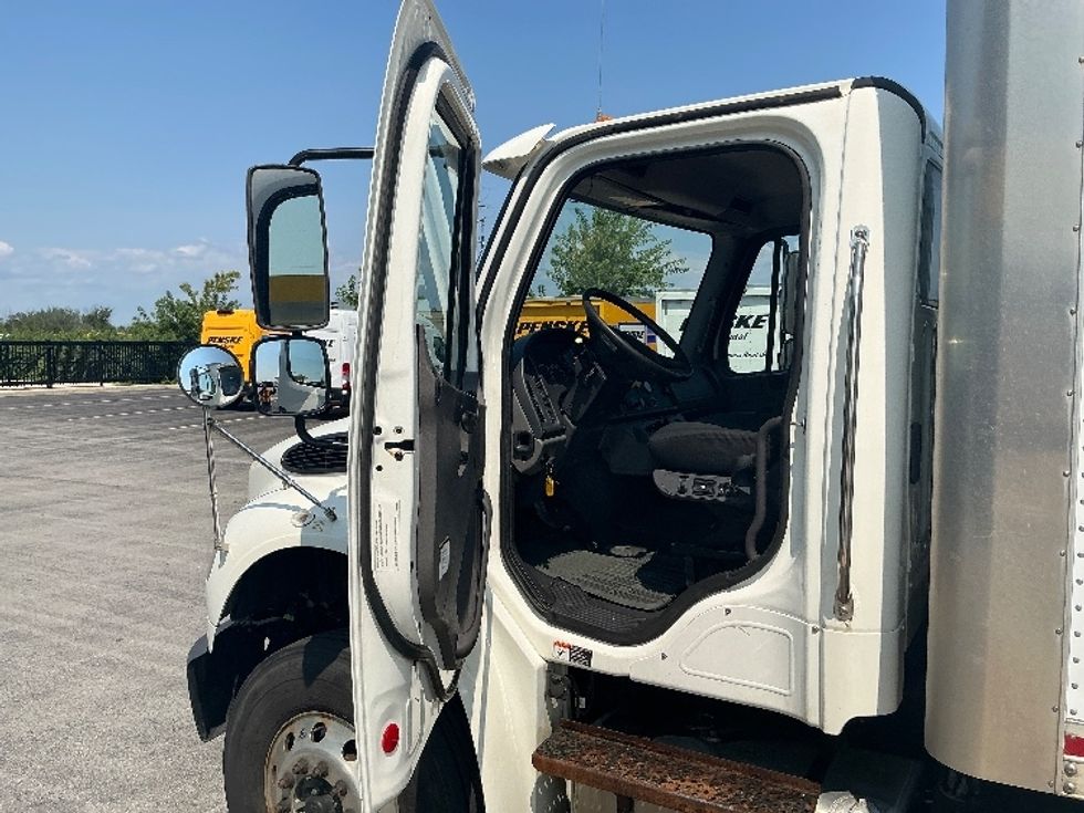 Medium Duty Box Truck-Light and Medium Duty Trucks-Freightliner-2021-M2-Stoney Creek-ON-588,120\n\t\tkm-$ 45,500 - Image 16