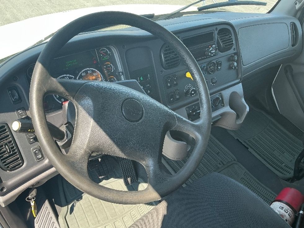 Medium Duty Box Truck-Light and Medium Duty Trucks-Freightliner-2021-M2-Stoney Creek-ON-588,120\n\t\tkm-$ 45,500 - Image 17