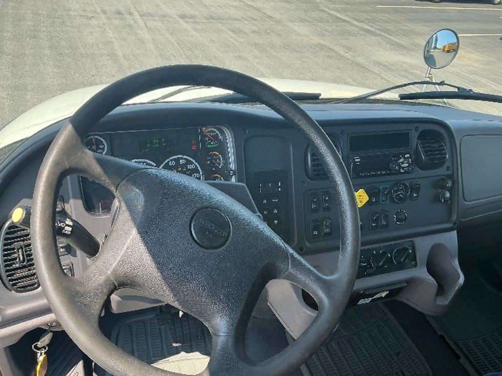 Medium Duty Box Truck-Light and Medium Duty Trucks-Freightliner-2021-M2-Stoney Creek-ON-588,120\n\t\tkm-$ 45,500 - Image 18