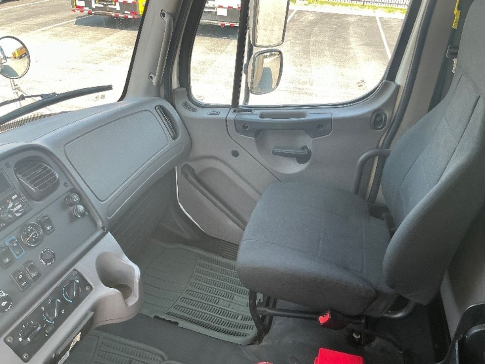 Medium Duty Box Truck-Light and Medium Duty Trucks-Freightliner-2021-M2-Stoney Creek-ON-588,120\n\t\tkm-$ 45,500 - Image 19