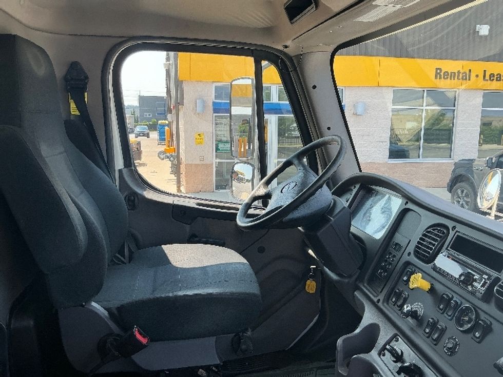 Medium Duty Box Truck-Light and Medium Duty Trucks-Freightliner-2021-M2-Stoney Creek-ON-588,120\n\t\tkm-$ 45,500 - Image 22