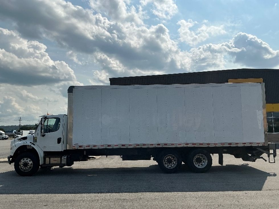Medium Duty Box Truck-Light and Medium Duty Trucks-Freightliner-2021-M2-Stoney Creek-ON-588,120\n\t\tkm-$ 45,500 - Image 4