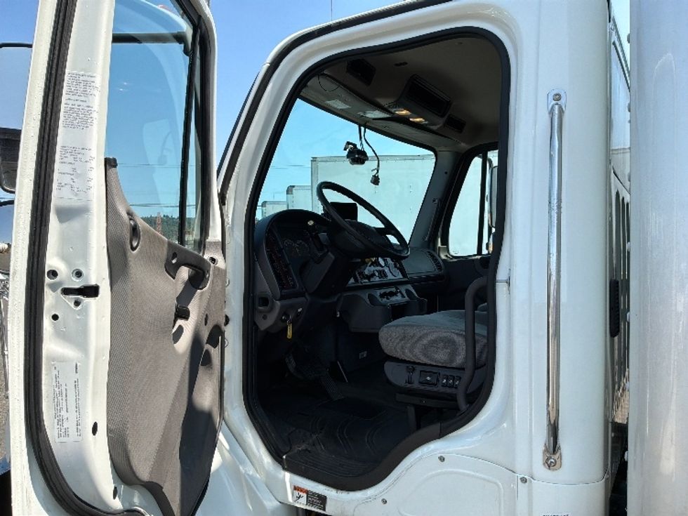 Medium Duty Box Truck-Light and Medium Duty Trucks-Freightliner-2021-M2-Tacoma-WA-69,209\n\t\tmiles-$ 78,250 - Image 16
