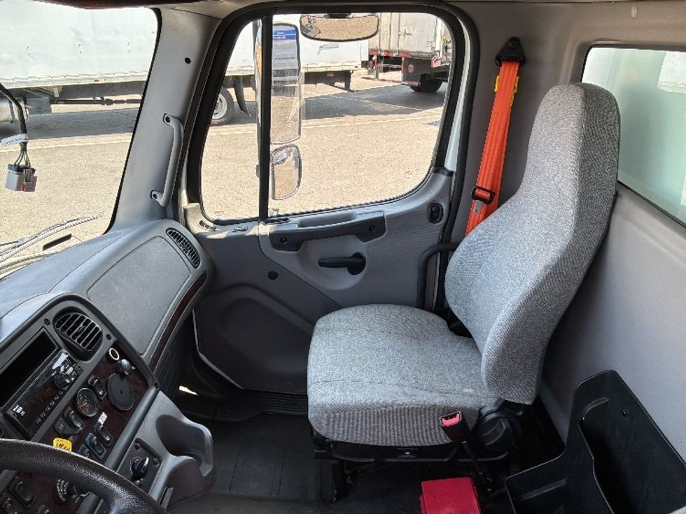 Medium Duty Box Truck-Light and Medium Duty Trucks-Freightliner-2021-M2-Tacoma-WA-69,209\n\t\tmiles-$ 78,250 - Image 19