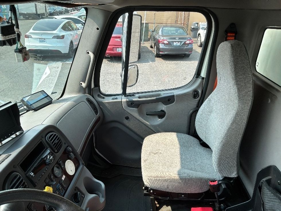 Medium Duty Box Truck-Light and Medium Duty Trucks-Freightliner-2021-M2-Tacoma-WA-92,944\n\t\tmiles-$ 77,500 - Image 19