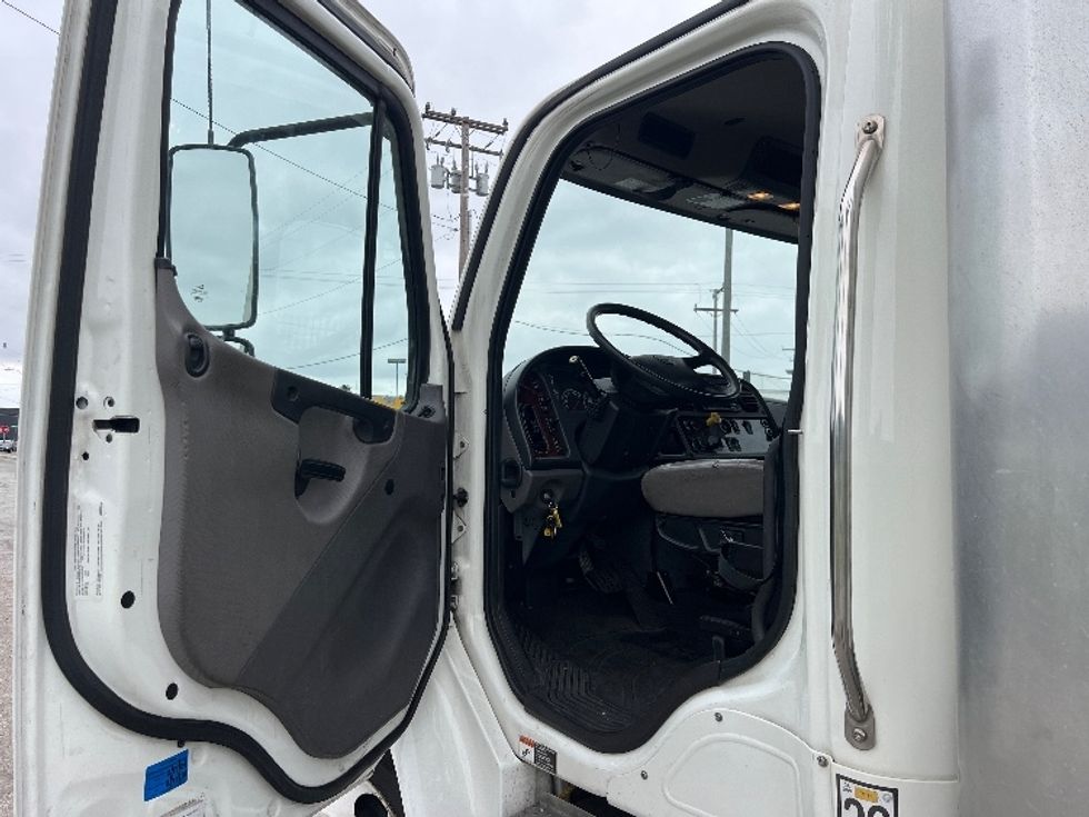 Medium Duty Box Truck-Light and Medium Duty Trucks-Freightliner-2021-M2-Torrance-CA-109,881\n\t\tmiles-$ 69,250 - Image 15