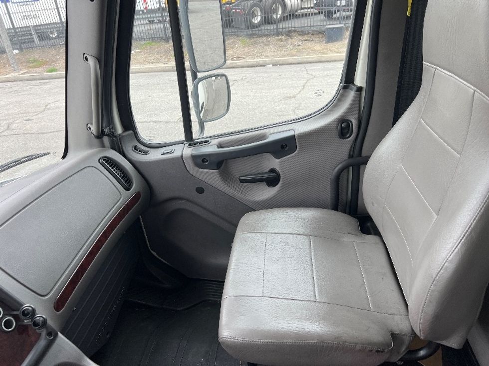 Medium Duty Box Truck-Light and Medium Duty Trucks-Freightliner-2021-M2-Torrance-CA-109,881\n\t\tmiles-$ 69,250 - Image 18