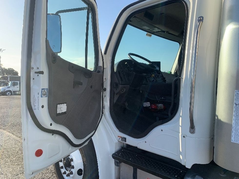 Medium Duty Box Truck-Light and Medium Duty Trucks-Freightliner-2021-M2-Torrance-CA-130,182\n\t\tmiles-$ 72,750 - Image 16