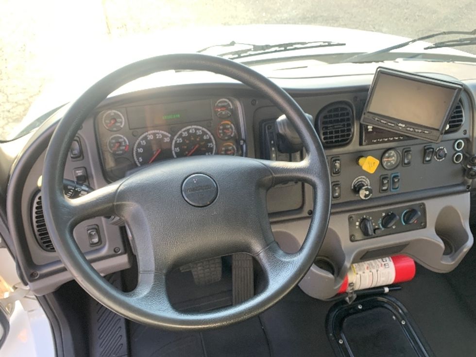 Medium Duty Box Truck-Light and Medium Duty Trucks-Freightliner-2021-M2-Torrance-CA-130,182\n\t\tmiles-$ 72,750 - Image 18