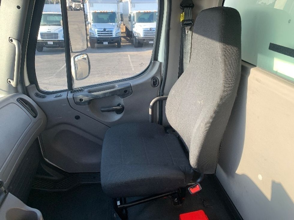 Medium Duty Box Truck-Light and Medium Duty Trucks-Freightliner-2021-M2-Torrance-CA-130,182\n\t\tmiles-$ 72,750 - Image 19