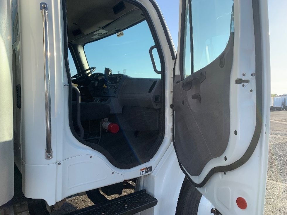 Medium Duty Box Truck-Light and Medium Duty Trucks-Freightliner-2021-M2-Torrance-CA-130,182\n\t\tmiles-$ 72,750 - Image 20