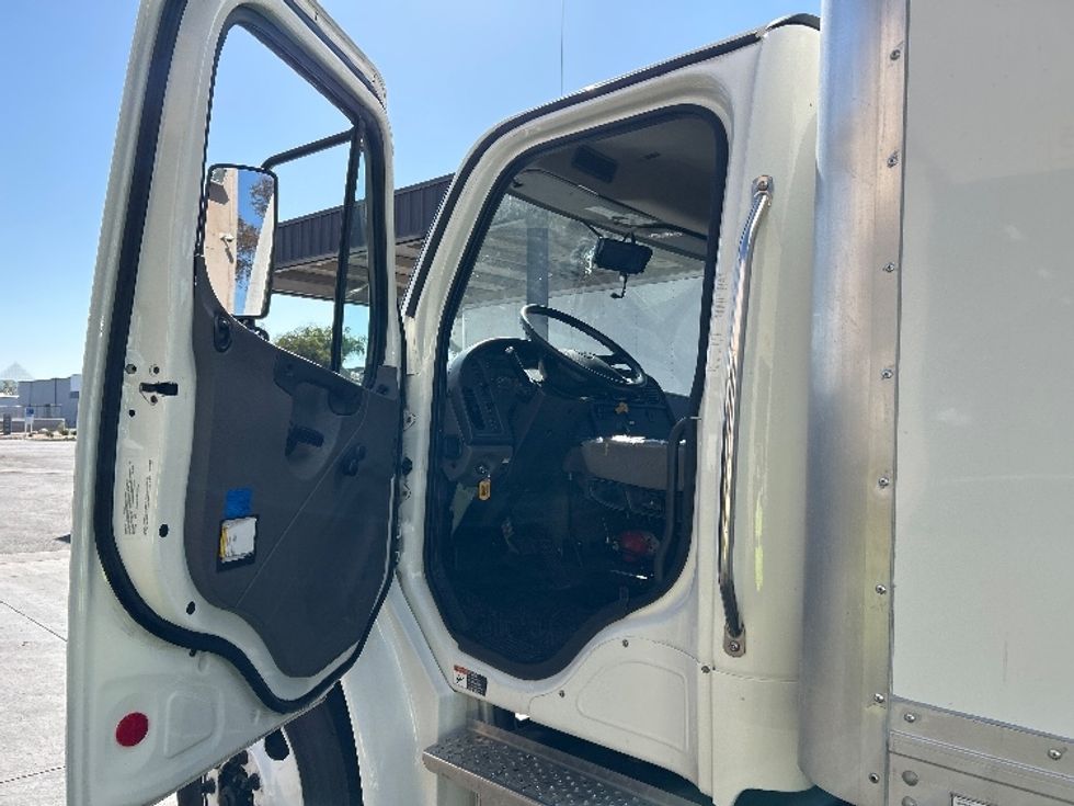 Medium Duty Box Truck-Light and Medium Duty Trucks-Freightliner-2021-M2-Torrance-CA-48,731\n\t\tmiles-$ 82,750 - Image 16