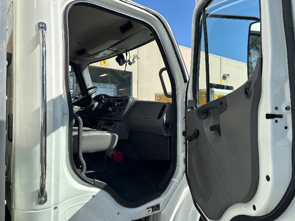 Medium Duty Box Truck-Light and Medium Duty Trucks-Freightliner-2021-M2-Torrance-CA-48,731\n\t\tmiles-$ 82,750 - Image 20
