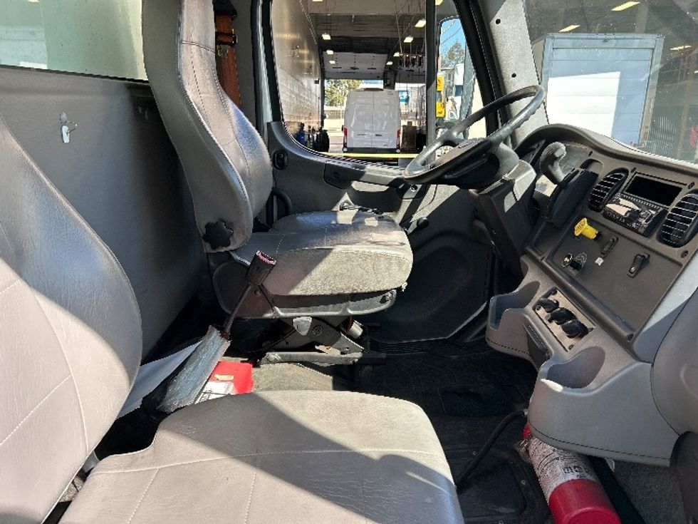 Medium Duty Box Truck-Light and Medium Duty Trucks-Freightliner-2021-M2-Torrance-CA-48,731\n\t\tmiles-$ 82,750 - Image 22