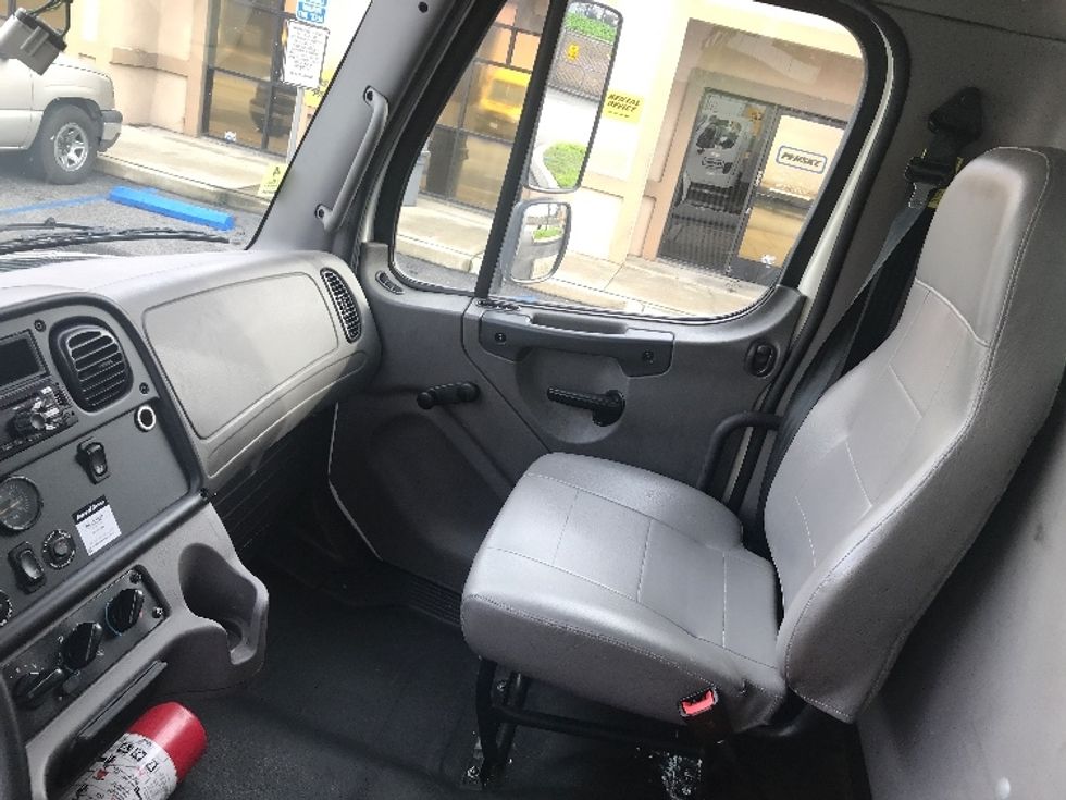 Medium Duty Box Truck-Light and Medium Duty Trucks-Freightliner-2021-M2-Torrance-CA-65,167\n\t\tmiles-$ 76,000 - Image 19