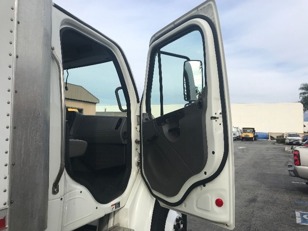 Medium Duty Box Truck-Light and Medium Duty Trucks-Freightliner-2021-M2-Torrance-CA-65,167\n\t\tmiles-$ 76,000 - Image 20