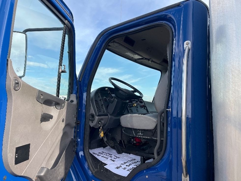 Medium Duty Box Truck-Light and Medium Duty Trucks-Freightliner-2021-M2-Warren-MI-185,169\n\t\tmiles-$ 50,250 - Image 15