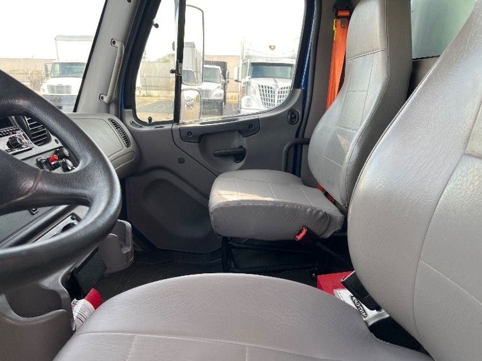 Medium Duty Box Truck-Light and Medium Duty Trucks-Freightliner-2021-M2-Warren-MI-185,169\n\t\tmiles-$ 50,250 - Image 18