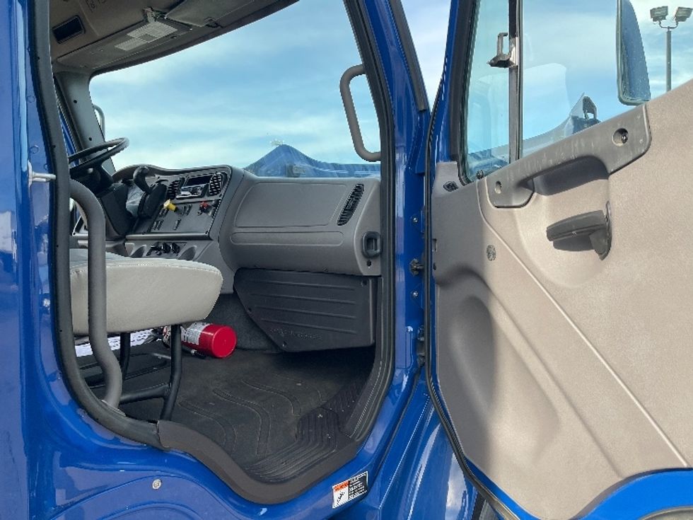 Medium Duty Box Truck-Light and Medium Duty Trucks-Freightliner-2021-M2-Warren-MI-185,169\n\t\tmiles-$ 50,250 - Image 19