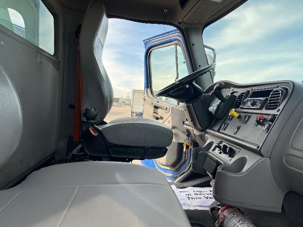Medium Duty Box Truck-Light and Medium Duty Trucks-Freightliner-2021-M2-Warren-MI-185,169\n\t\tmiles-$ 50,250 - Image 21