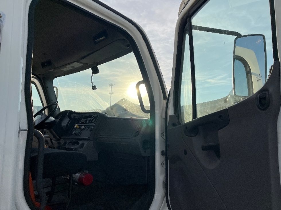 Medium Duty Box Truck-Light and Medium Duty Trucks-Freightliner-2021-M2-Warren-MI-34,777\n\t\tmiles-$ 69,250 - Image 20