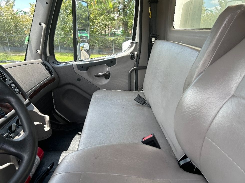 Medium Duty Box Truck-Light and Medium Duty Trucks-Freightliner-2021-M2-West Columbia-SC-294,129\n\t\tmiles-$ 38,500 - Image 19