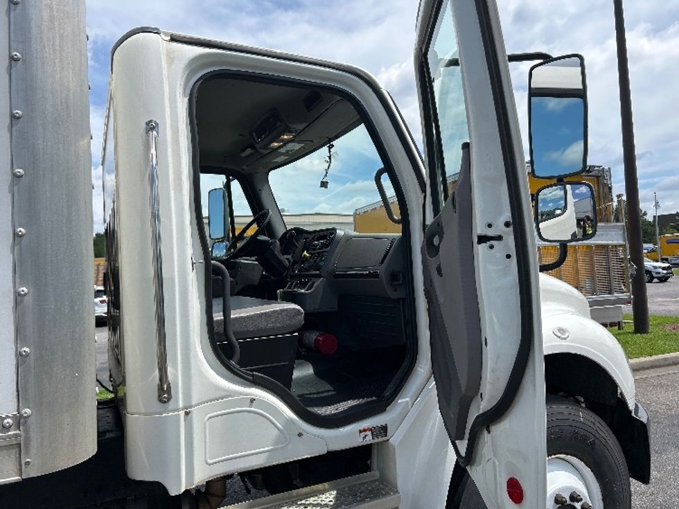 Medium Duty Box Truck-Light and Medium Duty Trucks-Freightliner-2021-M2-West Columbia-SC-294,129\n\t\tmiles-$ 38,500 - Image 20