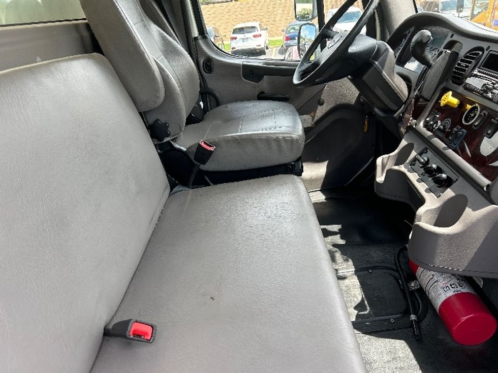 Medium Duty Box Truck-Light and Medium Duty Trucks-Freightliner-2021-M2-West Columbia-SC-294,129\n\t\tmiles-$ 38,500 - Image 22