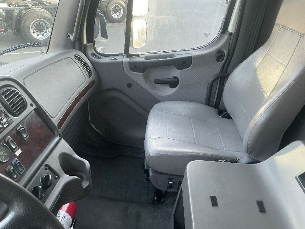 Medium Duty Box Truck-Light and Medium Duty Trucks-Freightliner-2021-M2-West Sacramento-CA-143,083\n\t\tmiles-$ 65,750 - Image 19
