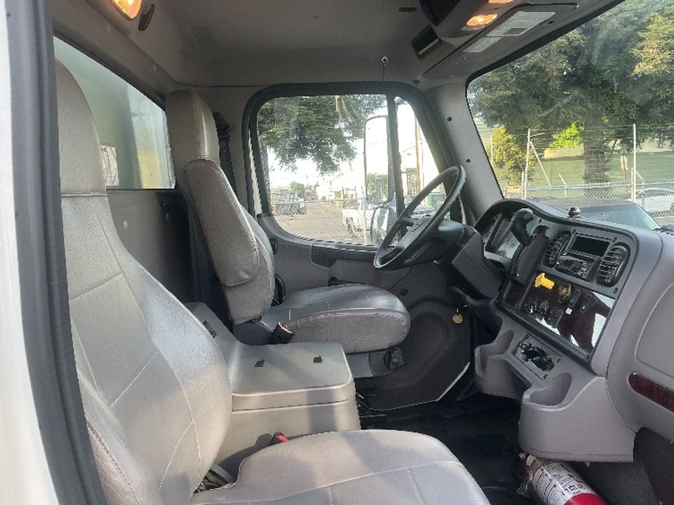 Medium Duty Box Truck-Light and Medium Duty Trucks-Freightliner-2021-M2-West Sacramento-CA-143,083\n\t\tmiles-$ 65,750 - Image 22