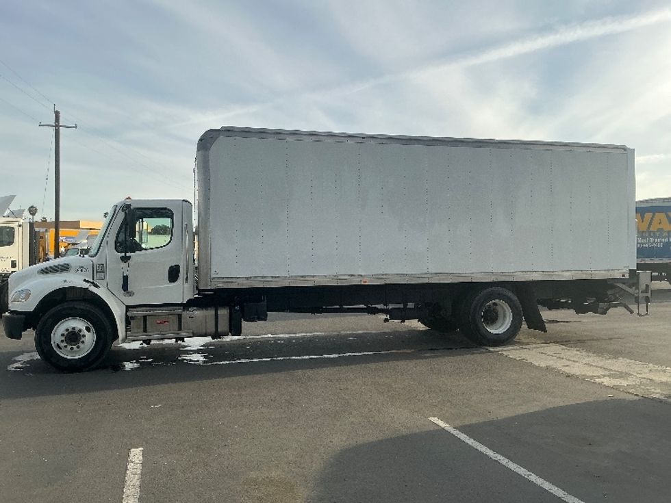 Medium Duty Box Truck-Light and Medium Duty Trucks-Freightliner-2021-M2-West Sacramento-CA-143,083\n\t\tmiles-$ 65,750 - Image 4