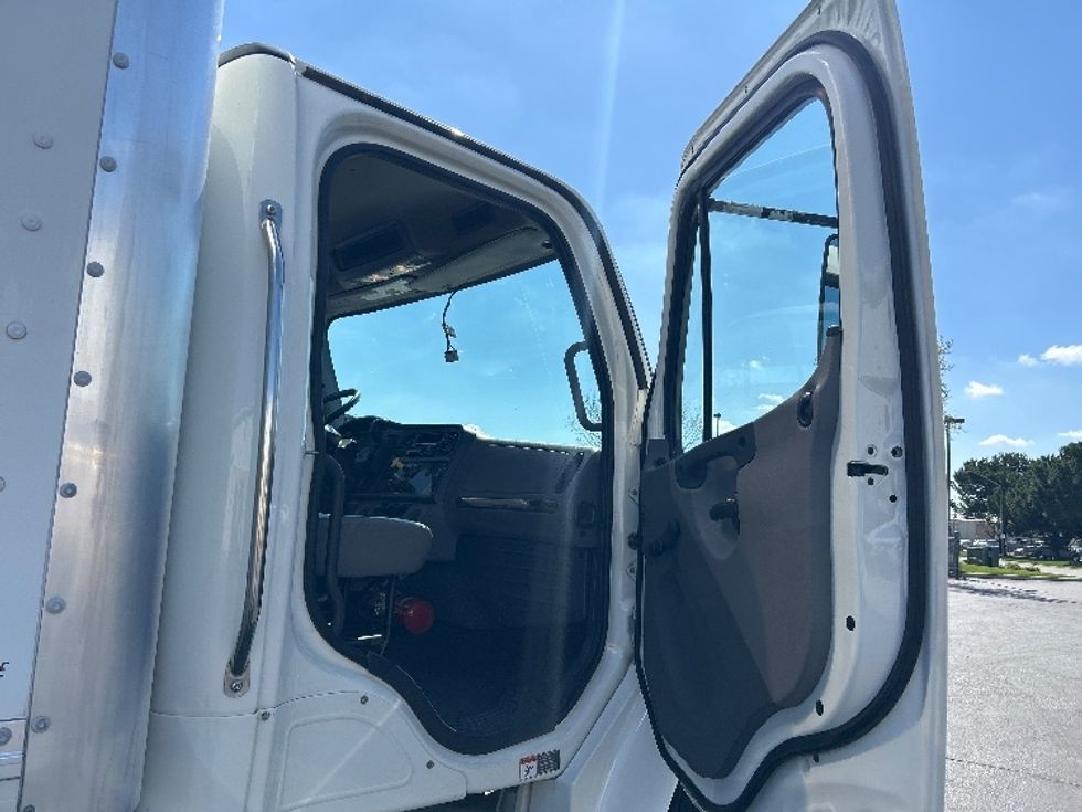 Medium Duty Box Truck-Light and Medium Duty Trucks-Freightliner-2021-M2-West Sacramento-CA-190,810\n\t\tmiles-$ 56,500 - Image 20