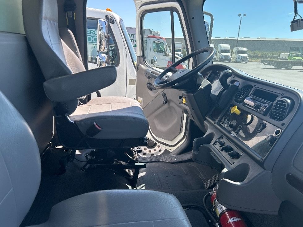 Medium Duty Box Truck-Light and Medium Duty Trucks-Freightliner-2021-M2-West Sacramento-CA-190,810\n\t\tmiles-$ 56,500 - Image 22