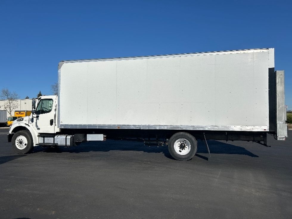 Medium Duty Box Truck-Light and Medium Duty Trucks-Freightliner-2021-M2-West Sacramento-CA-190,810\n\t\tmiles-$ 56,500 - Image 4
