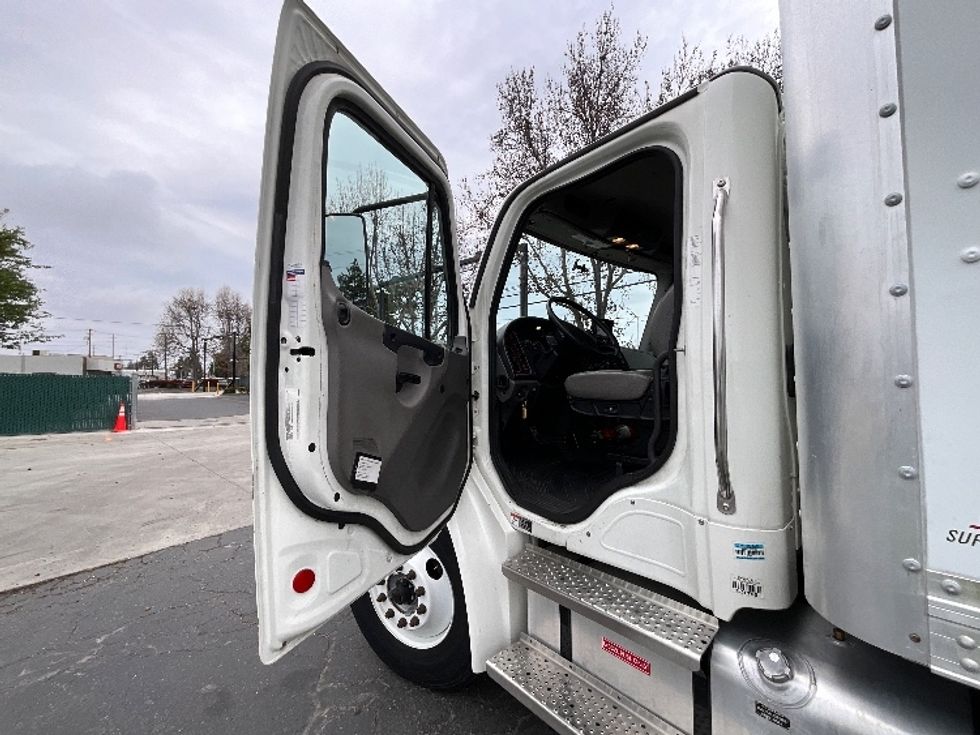 Medium Duty Box Truck-Light and Medium Duty Trucks-Freightliner-2021-M2-West Sacramento-CA-66,492\n\t\tmiles-$ 73,250 - Image 16