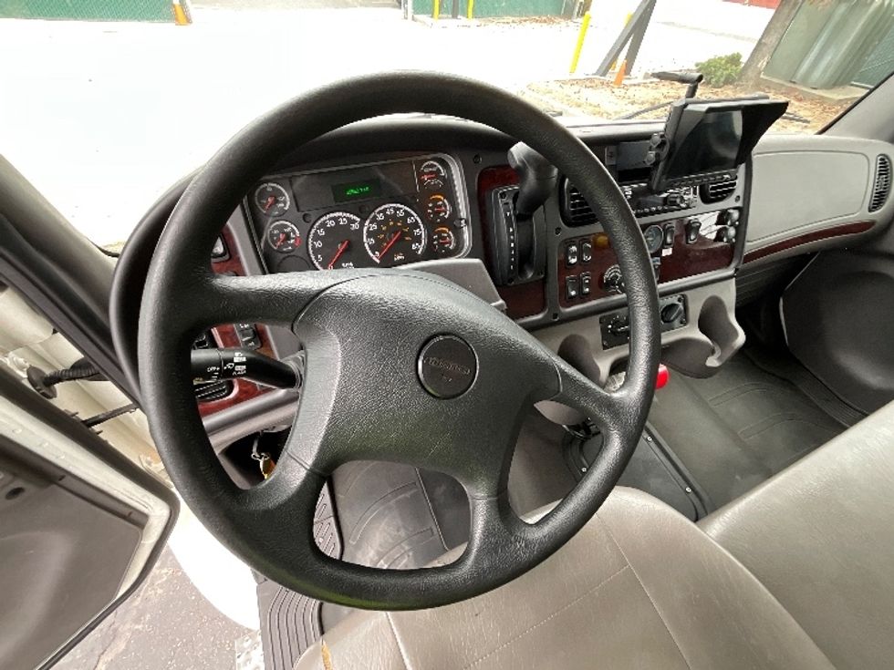 Medium Duty Box Truck-Light and Medium Duty Trucks-Freightliner-2021-M2-West Sacramento-CA-66,492\n\t\tmiles-$ 73,250 - Image 18