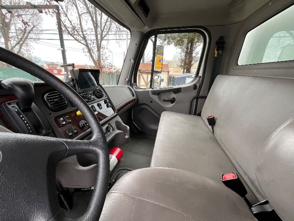 Medium Duty Box Truck-Light and Medium Duty Trucks-Freightliner-2021-M2-West Sacramento-CA-66,492\n\t\tmiles-$ 73,250 - Image 19