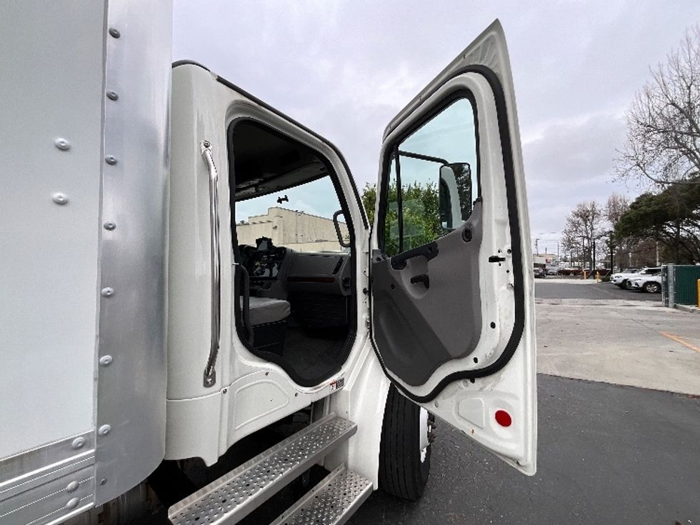 Medium Duty Box Truck-Light and Medium Duty Trucks-Freightliner-2021-M2-West Sacramento-CA-66,492\n\t\tmiles-$ 73,250 - Image 20